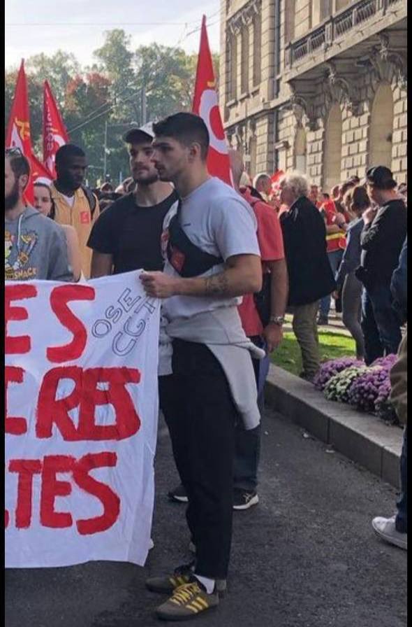 Ligne__Droite's tweet image. 🔴 Jacques-Elie Favrot, un des leaders de la Jeune Garde, assistant parlementaire et ami proche de Raphaël Arnault aurait été identifié parmi les antifas responsables du passage à tabac du jeune militant nationaliste.