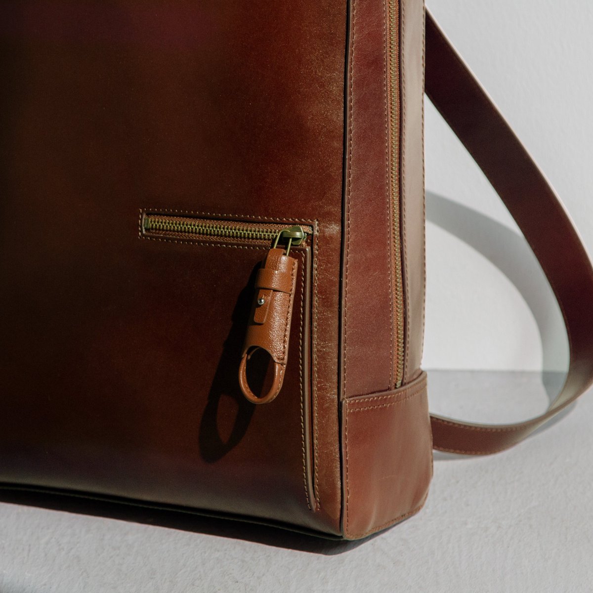 ジッパーを引く」に革命を。新アクセサリー「 Zipzip™ 」登場。 大切な