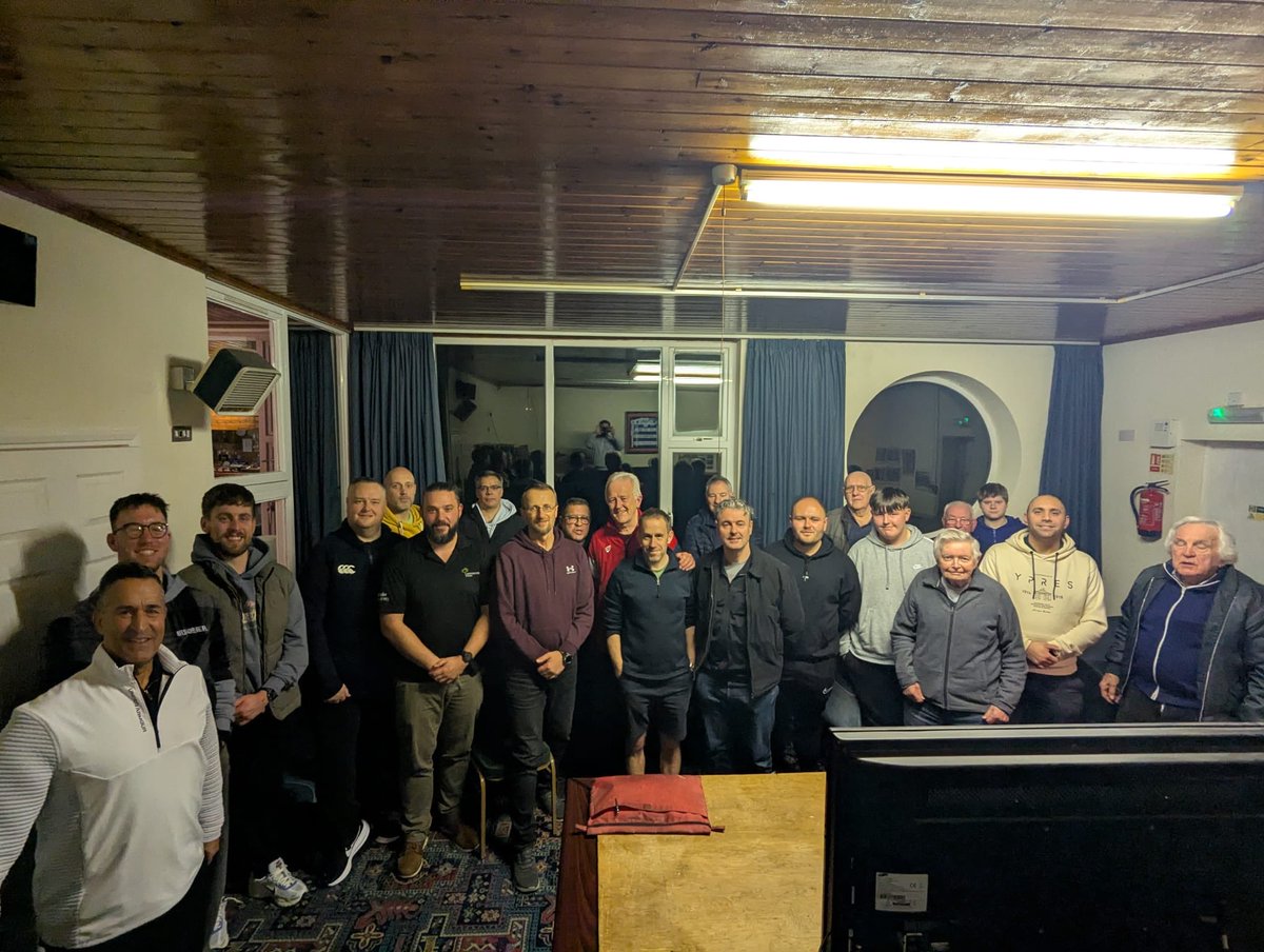 A great evening with Simon Parbery. He focused on the importance of team communication. 

A key AR takeaway.

⚽️ Fouls are subjective don’t involve yourself if it’s obvious to you and you are not credible.   
⚽️ Even if you are 40 metres away you must flag for violent conduct