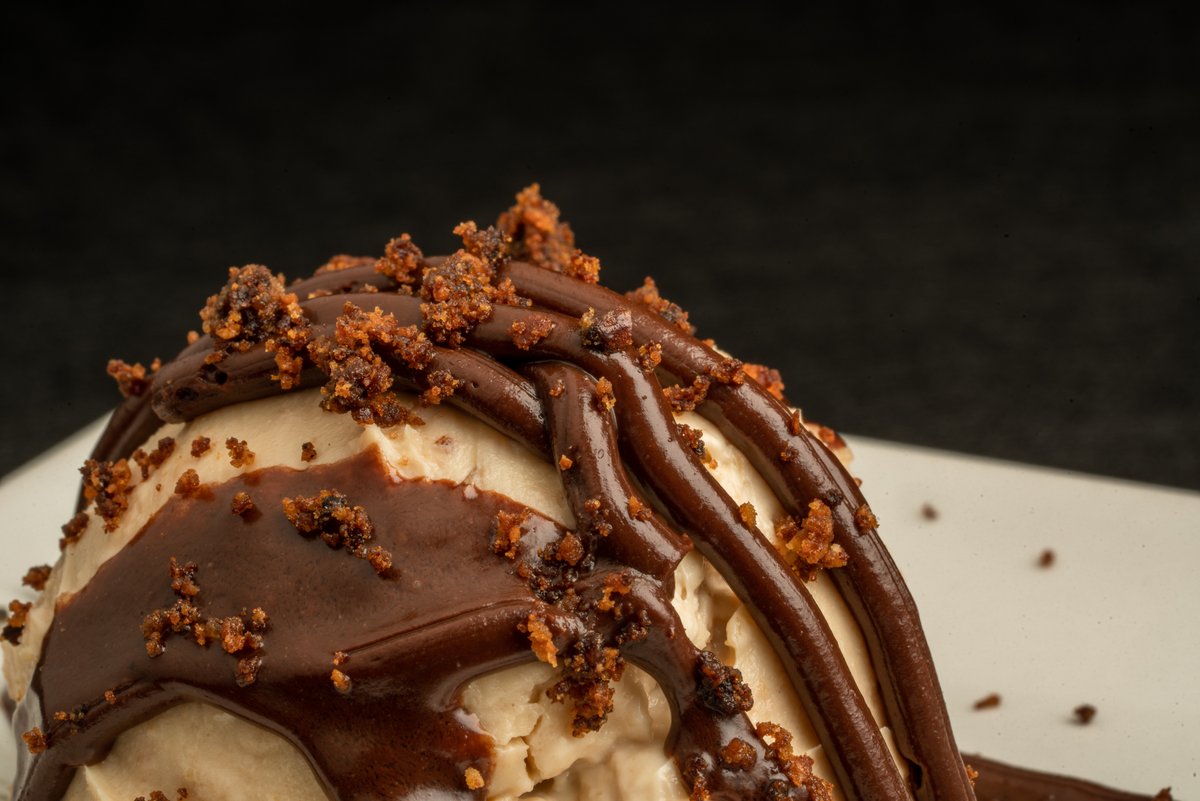 La reina del invierno está bajo tierra… y en febrero se sirve en Soria. ¿Te vienes y pruebas este postre trufado que nos han preparado en La Cocina del Casino?
#SoriayTrufa #TRuaNegradeSoria