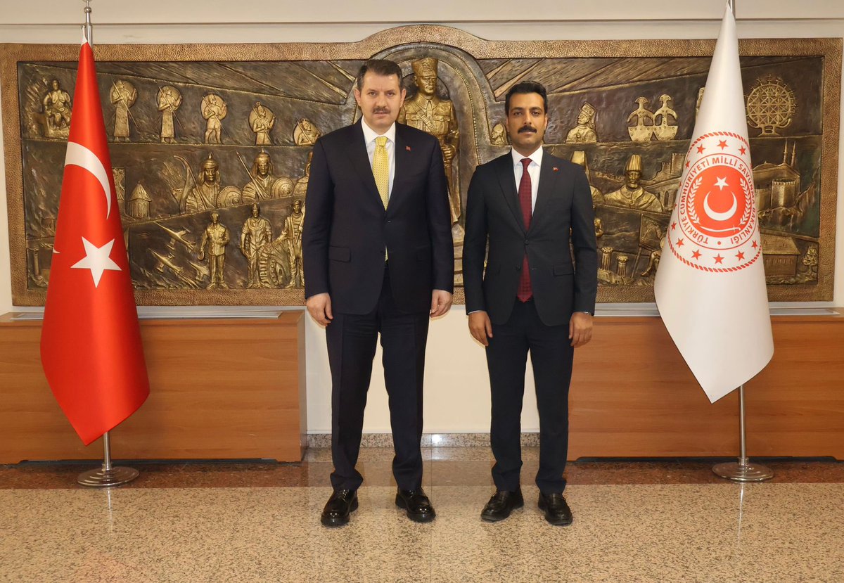 📍Milli Savunma Bakanlığı

Milli Savunma Bakanlığı Bakan Yardımcımız Salih Ayhan’ı makamında ziyaret ettim.

Nazik kabulleri ve samimi ev sahiplikleri için kendilerine teşekkür ediyorum. Gerçekleştirdiğimiz görüşmede gençliğimiz üzerine, özellikle de Şanlıurfa’mızın dinamizmi ve