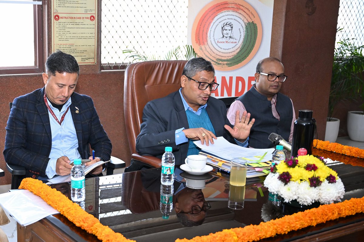 MOMAIndia's tweet photo. Making a shift from routine SOMs, Dr. Chandra Shekhar Kumar, Secretary, Ministry of Minority Affairs, today held an open house with all Employees & officers, seeking grassroot feedback from staff across levels to improve Ministry's functioning and Schemes delivery.

He encouraged open idea-sharing regardless of designation and stressed that inputs from all quarters are vital to realise the vision of Viksit Bharat. He also emphasised stronger communication to highlight the Ministry’s initiatives and achievements.

#MinorityAffairs 

@KirenRijiju @GeorgekurianBjp @PIBMinAffairs @PIB_India @RijijuOffice @NMDFCIndia @NCM_GoI @mygovindia