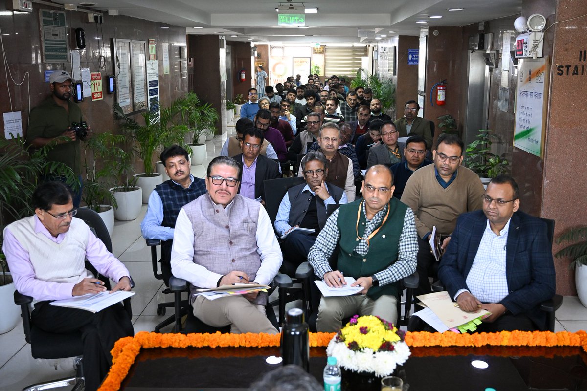 MOMAIndia's tweet photo. Making a shift from routine SOMs, Dr. Chandra Shekhar Kumar, Secretary, Ministry of Minority Affairs, today held an open house with all Employees & officers, seeking grassroot feedback from staff across levels to improve Ministry's functioning and Schemes delivery.

He encouraged open idea-sharing regardless of designation and stressed that inputs from all quarters are vital to realise the vision of Viksit Bharat. He also emphasised stronger communication to highlight the Ministry’s initiatives and achievements.

#MinorityAffairs 

@KirenRijiju @GeorgekurianBjp @PIBMinAffairs @PIB_India @RijijuOffice @NMDFCIndia @NCM_GoI @mygovindia