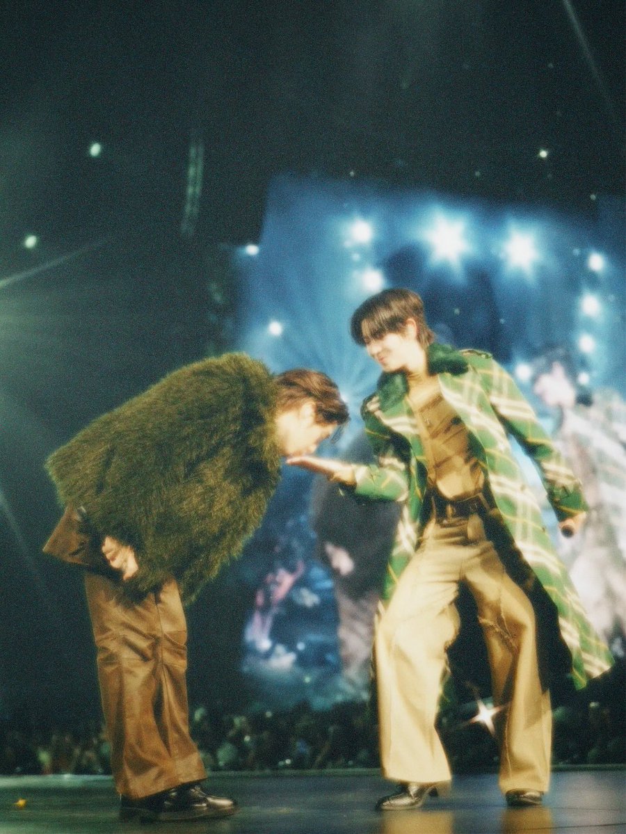 🐰 : แล้วก้พี่เติ้ลล @tle_mtm ขอบคุณพี่เติ้ลที่เชื่อใจกันทำให้เราเป็นเราจนวันนี้ ขอบคุณที่คอยสอนอะไรหลายๆอย่าง เรามาไกลกันอย่างที่พี่เติ้ลบอกจริงๆ จับมือเกี่ยวก้อยกันต่อไปนะะ 

y ——— y ♥️♥️

꒰ #เติ้ลเฟิร์สวัน ⋆𐙚 ̊. #TleFirstone ꒱ ♡* !˚