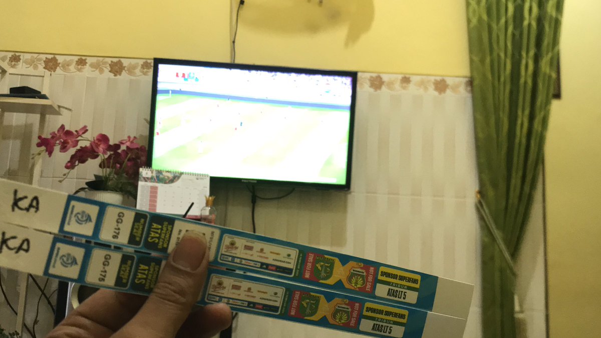 de_naen's tweet photo. “semangat untuk tim persebaya #santosjayaabadi #kapalapi #persebaya #SecangkirSemangat #SecangkirSemangatWani @PTSJA1927 @kapalapi_id @persebayaupdate https://t.co/XshL64tGMQ