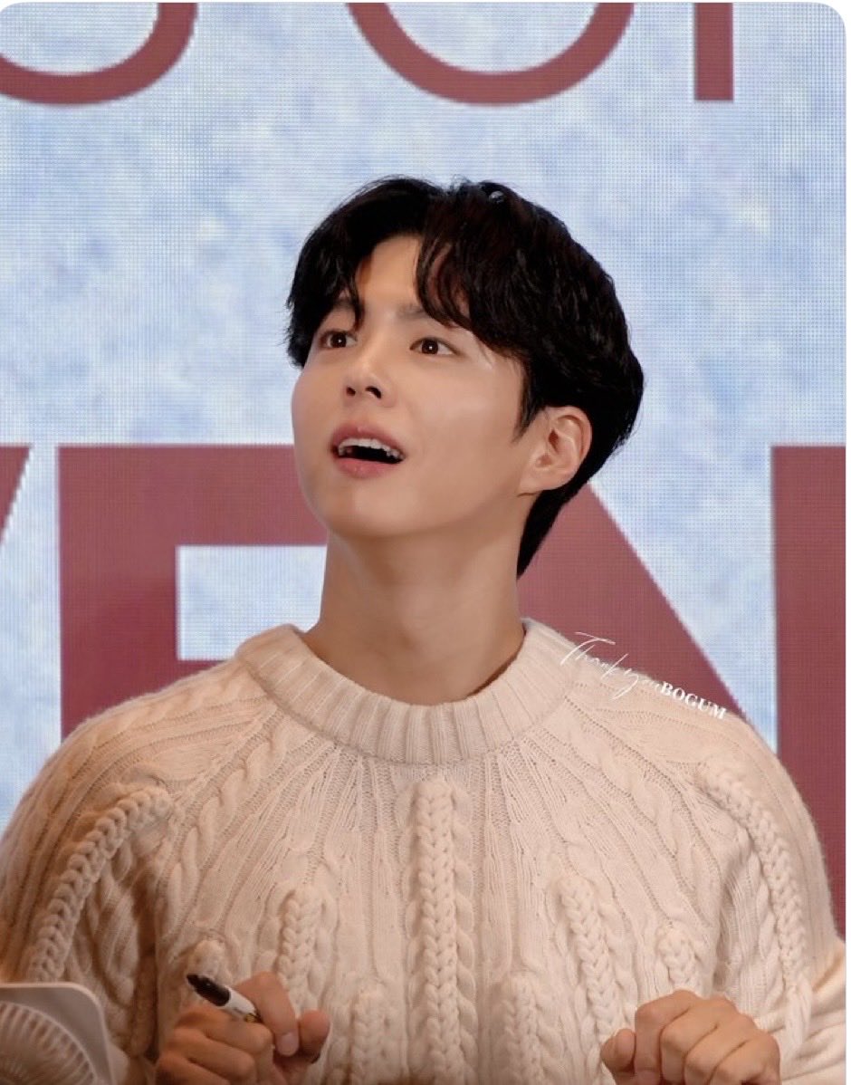 My dearest ⁦<a href="/BOGUMMY/">박보검</a>⁩ you are already at Shanghai with fans who loves you♥️😊I’ve closed my eyes for a minute and there you are😆as I’ve said it’s hard to follow you🧡you are so amazing💕sure you have a great time🌹god bless you🙏you are all mighty😍#Parkbogum crt owner