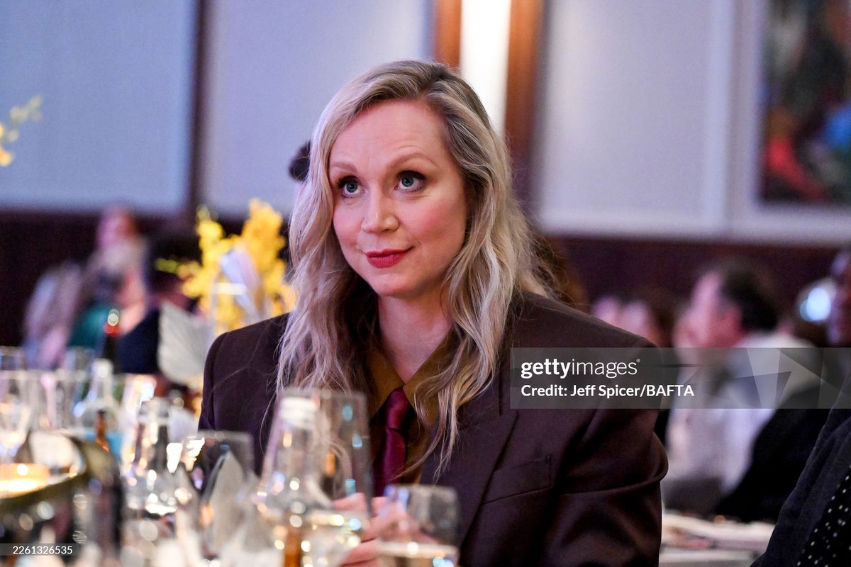 i feel bad for Giles bc imagine arguing w this woman and she gives u this look i'd crash tf out