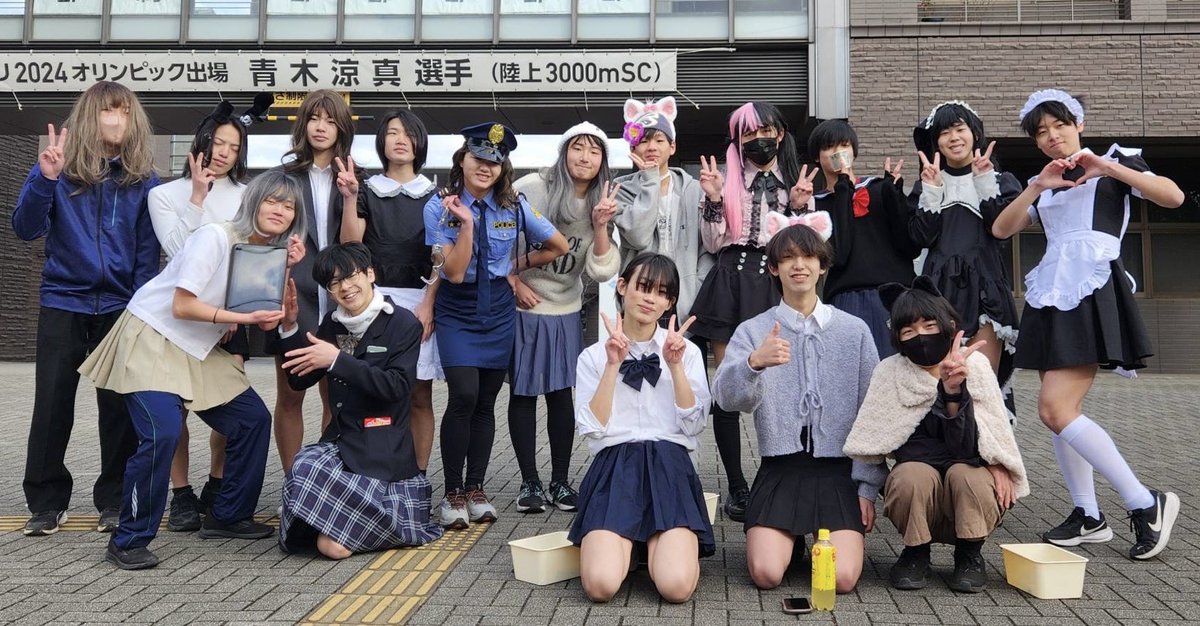 Kasuko_festival's tweet image. 明日14日はバレンタインデー！！
ということで、本気でかわいくなりたい文実の精鋭達が春高生にチョコを配りました🍫
男子校生だってこんなにかわいく(？)なれるんです‼️❤️❤️
#HappyValentines #今日のおぶんじつ #春高祭 #kawaii