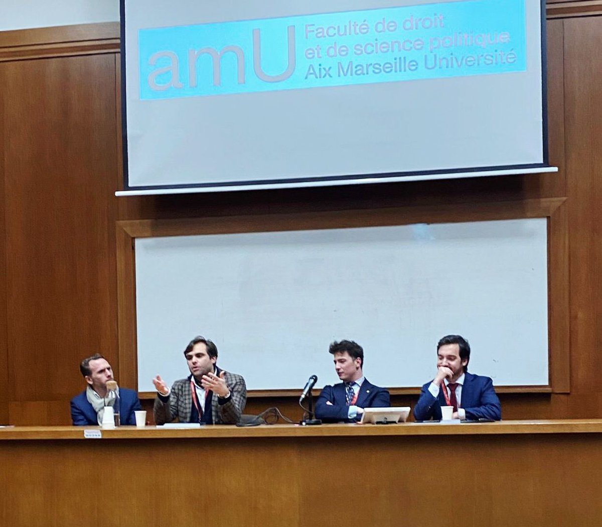 Hier soir, j’ai eu le plaisir d’intervenir à la Nuit du Droit Public organisée à la Faculté de droit d’Aix-Marseille Université par l’Association des Administrativistes d'Aix (ADA) .

Un très beau moment d’échanges, et surtout une formidable opportunité pour les étudiants de