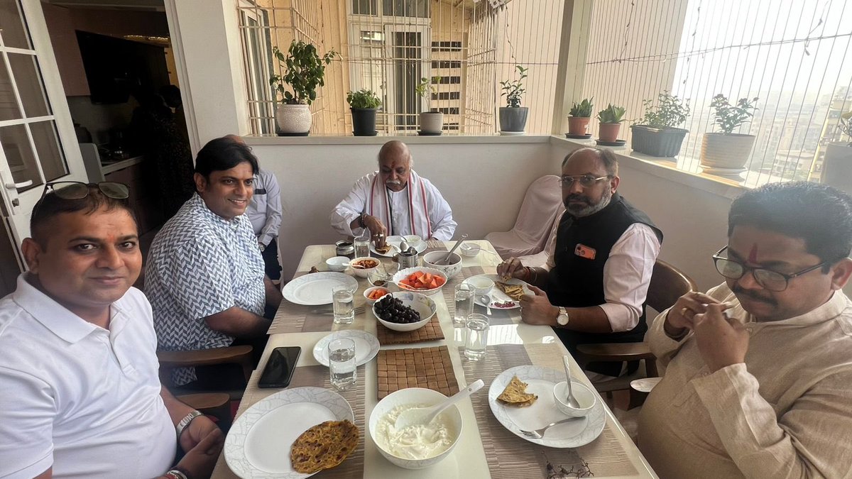 rutvijdave's tweet photo. With Bhaisaab @DrPravinTogadia https://t.co/b2ShqfEb6f