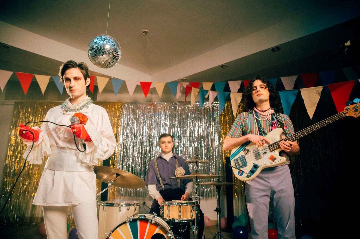 charlie 𓃹 tweet media