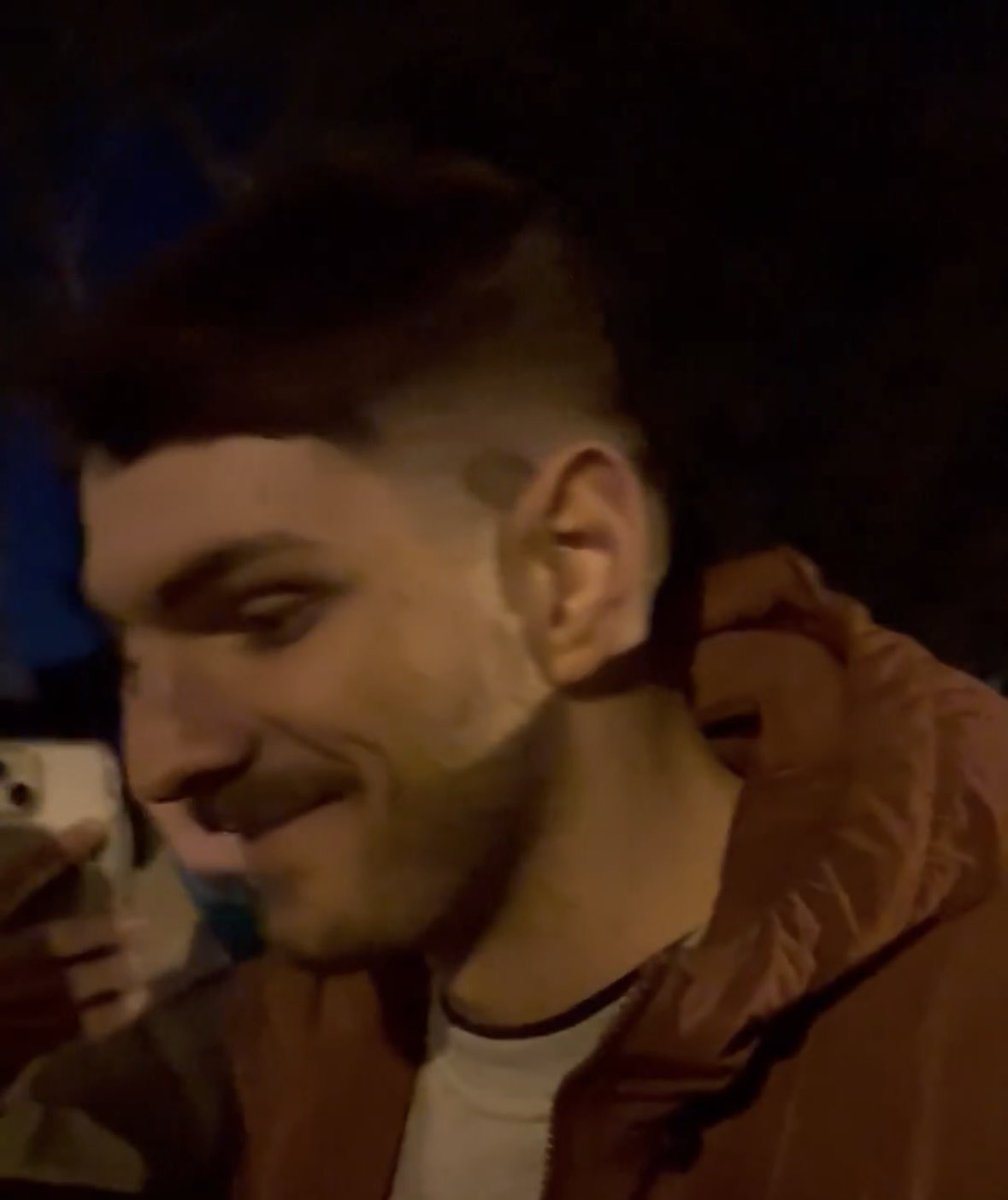 Frontieresmedia's tweet image. 🚨 [INFO FRONTIÈRES] Un agent de sécurité du Collectif Némésis est actuellement entre la vie et la mort après une agression des Antifas.

Parmi eux : Jacques-Élie Favrot, collaborateur parlementaire de Raphaël Arnault.