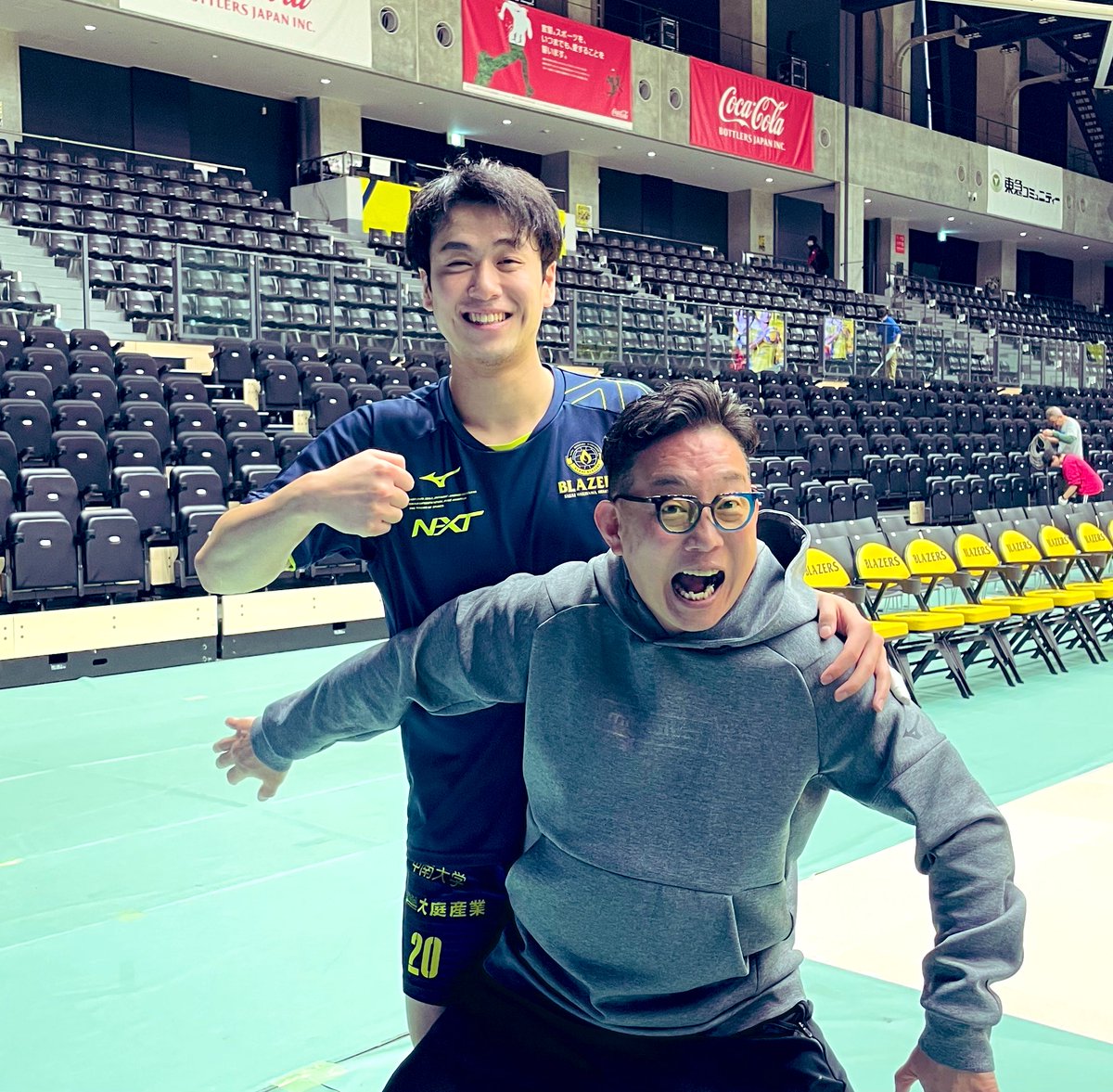 #きゅん1GP 開催中‼️✨
投票はされましたか？👀
引用元の投稿をいいね、リポストすると中西選手&amp;ブレイザーズの応援になります💪🔥

なおき応援団長が中西選手を止めてくれている間に投票お願いします🙏

#日本製鉄堺ブレイザーズ #バレーボール
#大同生命SVリーグ #SVリーグバレンタイン #Vコレ