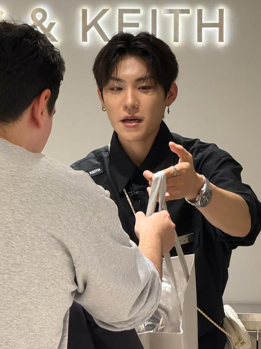 비인🫛 tweet media