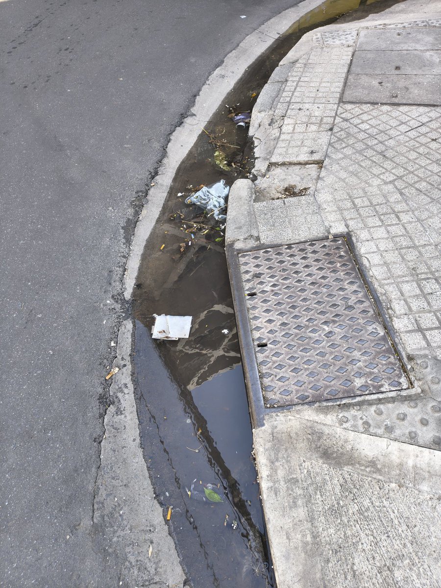 CalleDeRosario's tweet photo. Paraguay y 3 de Febrero
#Tapado
#Atencion @AguasSantaFe
@emergenciasAR https://t.co/fOxyPUyYGw