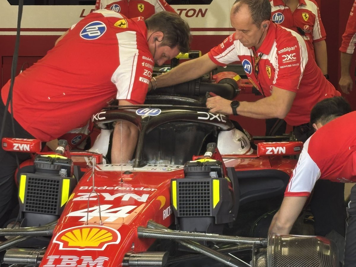 berrageiz's tweet photo. #F1 #FUnoAT #F1Testing
In #Ferrari hanno lavorato sul sedile di #Hamilton realizzando una modifica casereccia per rendere il guscio più comodo. Inoltre sono stati sostituiti i cestelli posteriori. Tra poco Lewis torna in pista con la Rossa per un long run https://t.co/O4w6vlLykk