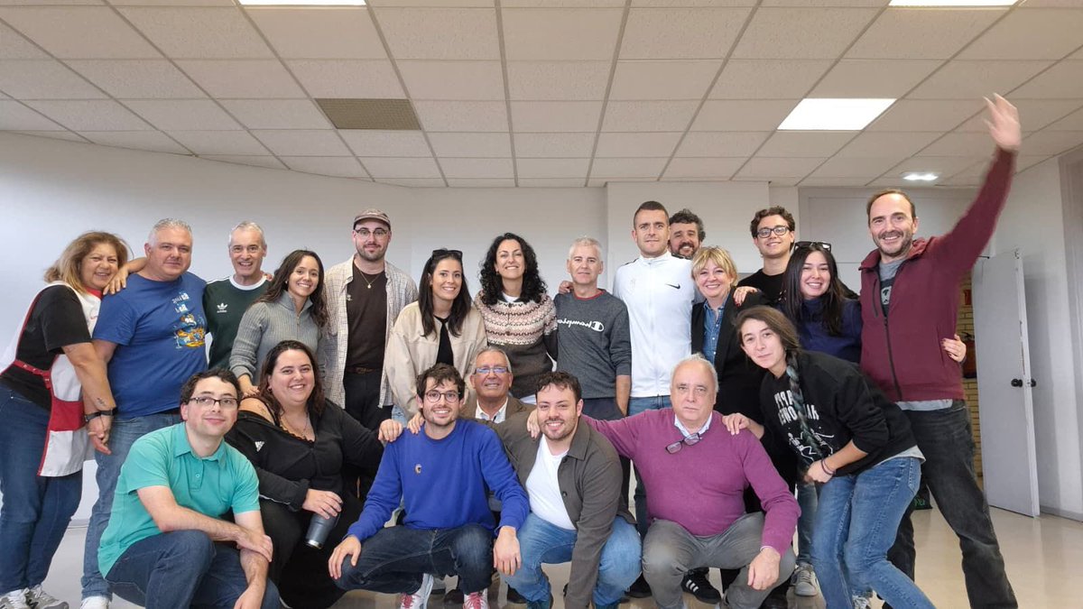 DaniNdrs's tweet photo. Si algo tengo claro es que la radio te muestra como eres y ahí reside su secreto: La radio no es más que vida narrada y, precisamente por eso, es tan importante.

Feliz #diamundialradio a los que la hacemos y también para los que la escuchamos https://t.co/ZwdaTtt5EI
