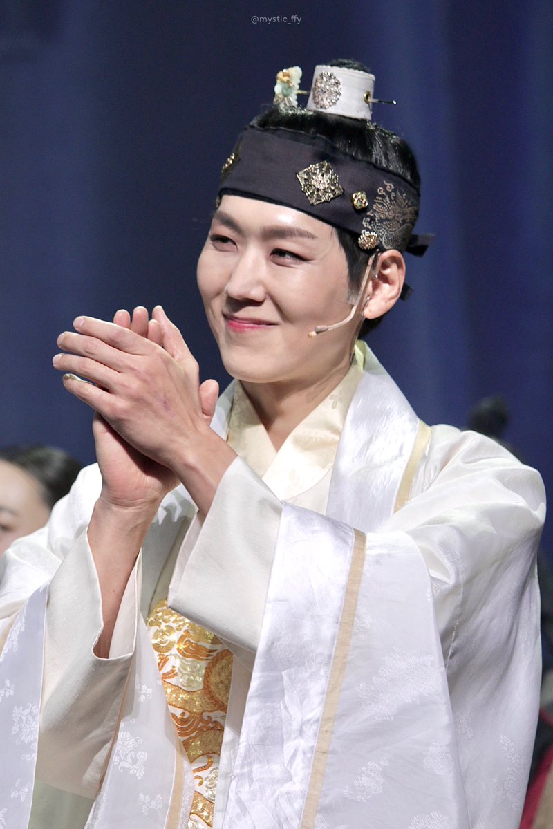 260213 #한복입은남자 커튼콜데이

세종·진석 | #카이 

날 숨쉬게 한 빛, 저 별에 닿아 ✨