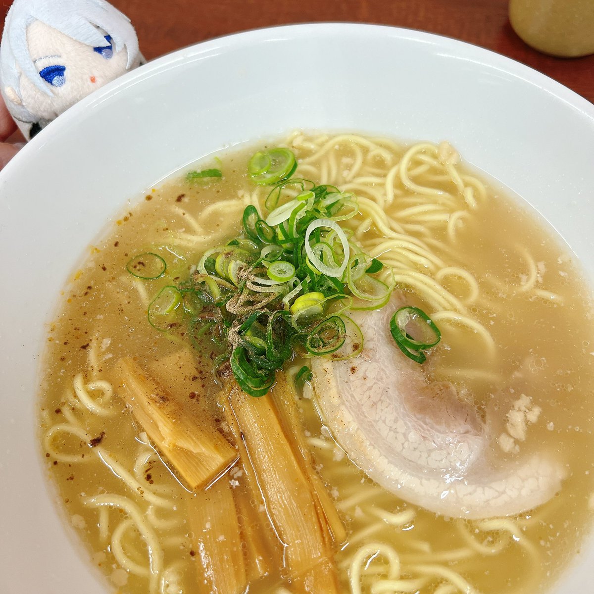 shuxjun's tweet photo. ほらちょぎ、塩ラーメンだよ https://t.co/O8aqZQxjMy
