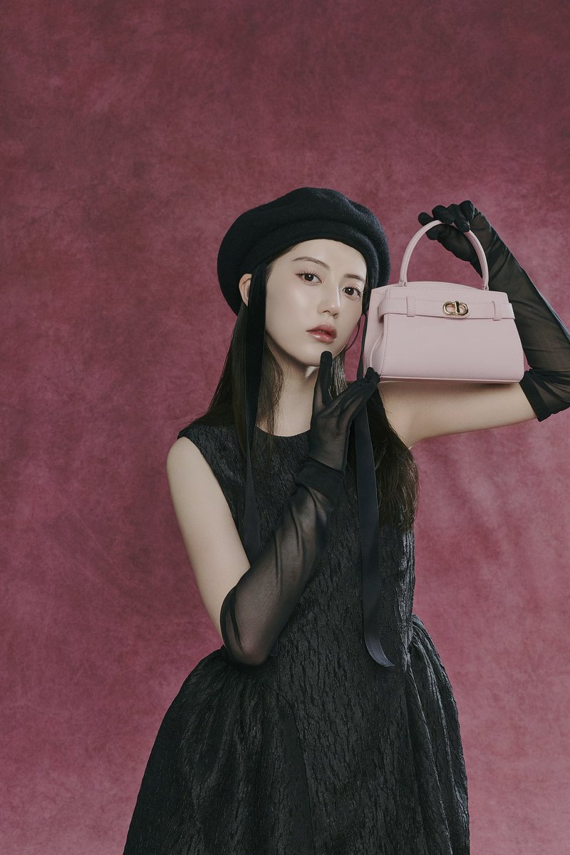 nakano_ena's tweet image. CHARLES &amp;amp; KEITHの
モデルをさせて頂きました🖤

 #PR #チャールズアンドキース