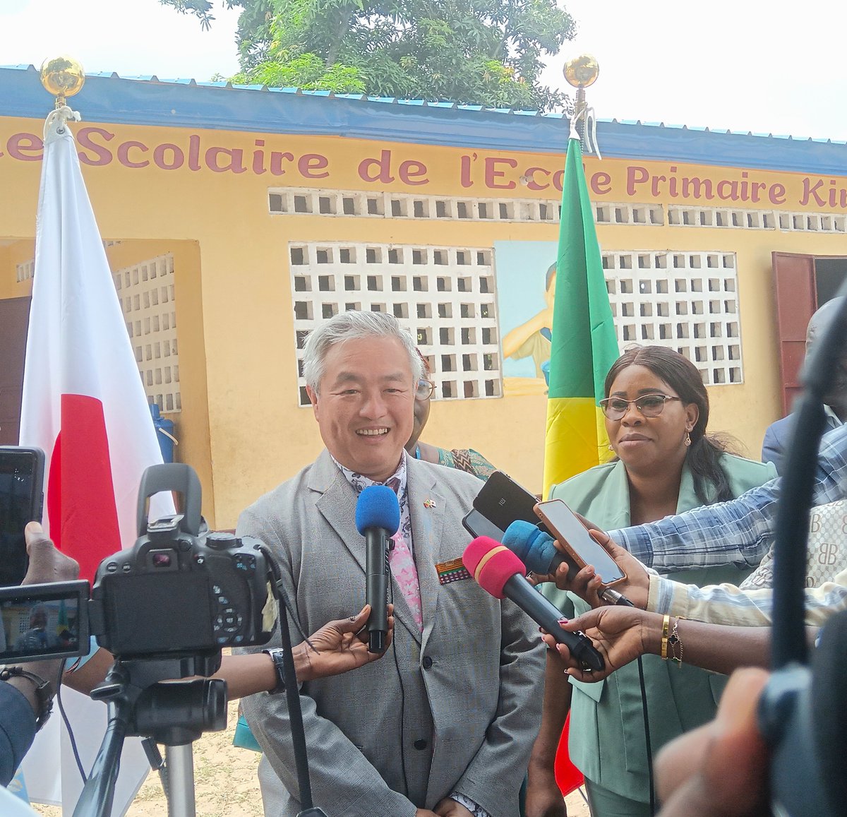 PamCongo's tweet photo. 📸Visit of the Kintélé Fleuve school with @Japon_RDCongo and @meppsa19, where 916 schoolchildren receive everyday a hot meal everyday, which helps them learn, thanks to @JapanGov 🙌🏿🫶🏿. https://t.co/F06QqOArFt