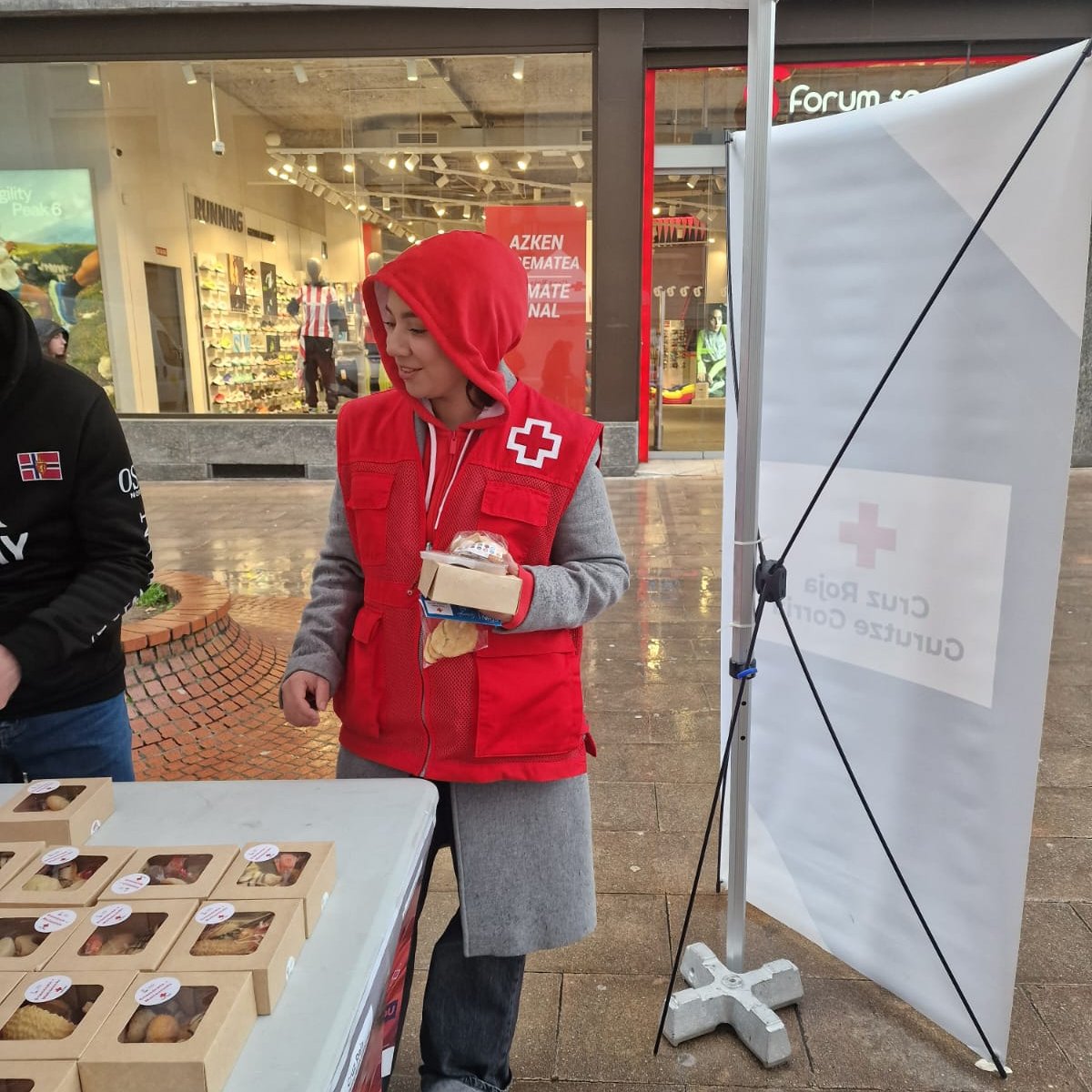 CruzRojaBizkaia's tweet photo. Los fondos recaudados irán destinados a los proyectos con personas mayores para prevenir y reducir situaciones de #SoledadNoDeseada. https://t.co/6e9RuTbTWk