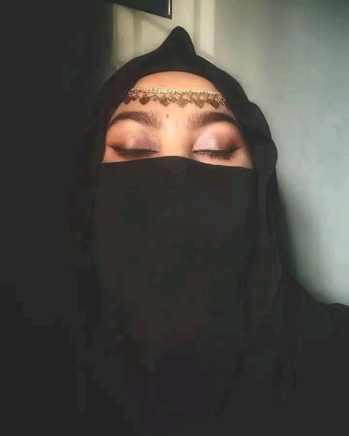 *اے اللہ!*
یہ مبارک جمعہ ہمارے گناہوں کی بخشش کا ذریعہ بنا دے، ہماری دُعاؤں کو اپنی رحمت سے قبول فرما، ہمارے دلوں کو سکون عطا فرما، ہمارے رزق میں خیر و برکت فرما، اور ہمیں اُن لوگوں میں شامل فرما جن سے تُو راضی ہے۔
*آمین، یا ربّ العالمین!* 🤲 ❤️