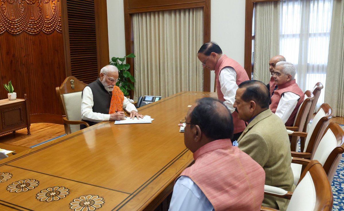 Narendra Modi tweet media