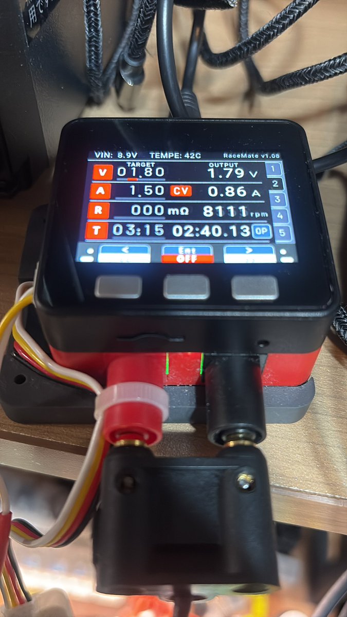マッハ慣らすのサボってたから、どんどん慣らそう！
今回のマッハはコミュ詰まりやすい気がするけど、RMの電源なら指定した消費Aまで電流値が上がったら一時的に3V5Aで汚れ飛ばしてくれるので安心（＾ω＾）
#ミニ四駆
