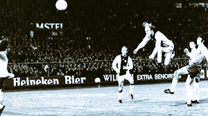 Scored most Headers in a calendar year:
22 🇦🇷 Moreno (1938)
21 🇳🇱 Ruud Geels (1975)
19 🇧🇷 Jardel (2000)
18 🏴󠁧󠁢󠁥󠁮󠁧󠁿 Dean (1932)
18 🇪🇸 Raúl (2001)
18 🇵🇹 Cristiano (2015)
17 🏴󠁧󠁢󠁳󠁣󠁴󠁿 McGrory (1926)
17 🏴󠁧󠁢󠁳󠁣󠁴󠁿 McGrory (1927)
17 🏴󠁧󠁢󠁥󠁮󠁧󠁿 Dean (1936)
17 🇩🇪 Gerd Müller (1972)
17 🇧🇷 Jardel (1995)
…