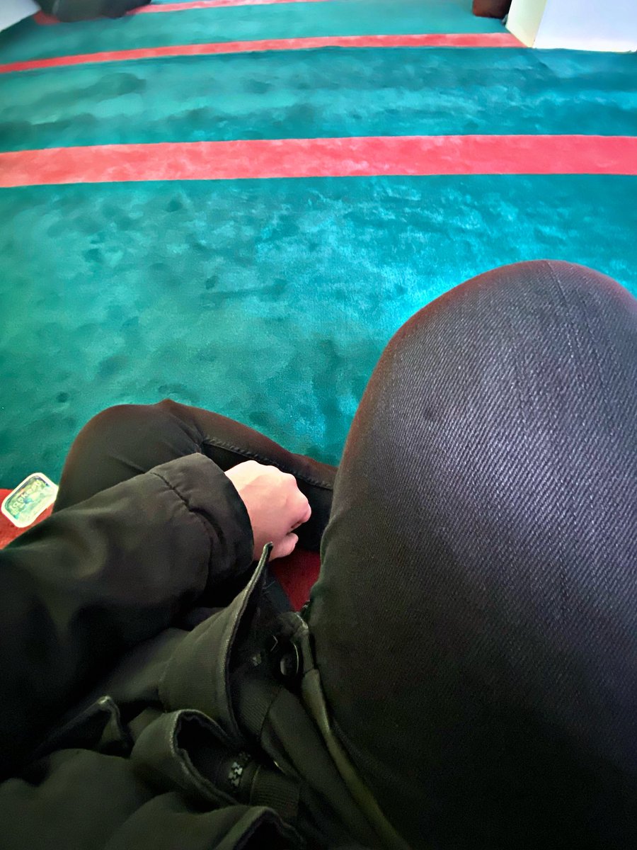 ibadetin gizlisi makbuldür, hayırlı cumalar 🌹🌹(mevlana cami, 2. kat, soldan 1. saf, 1. sıra)