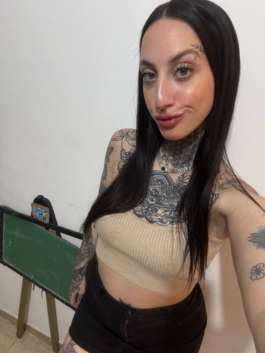 Charlotte🍓 tweet media