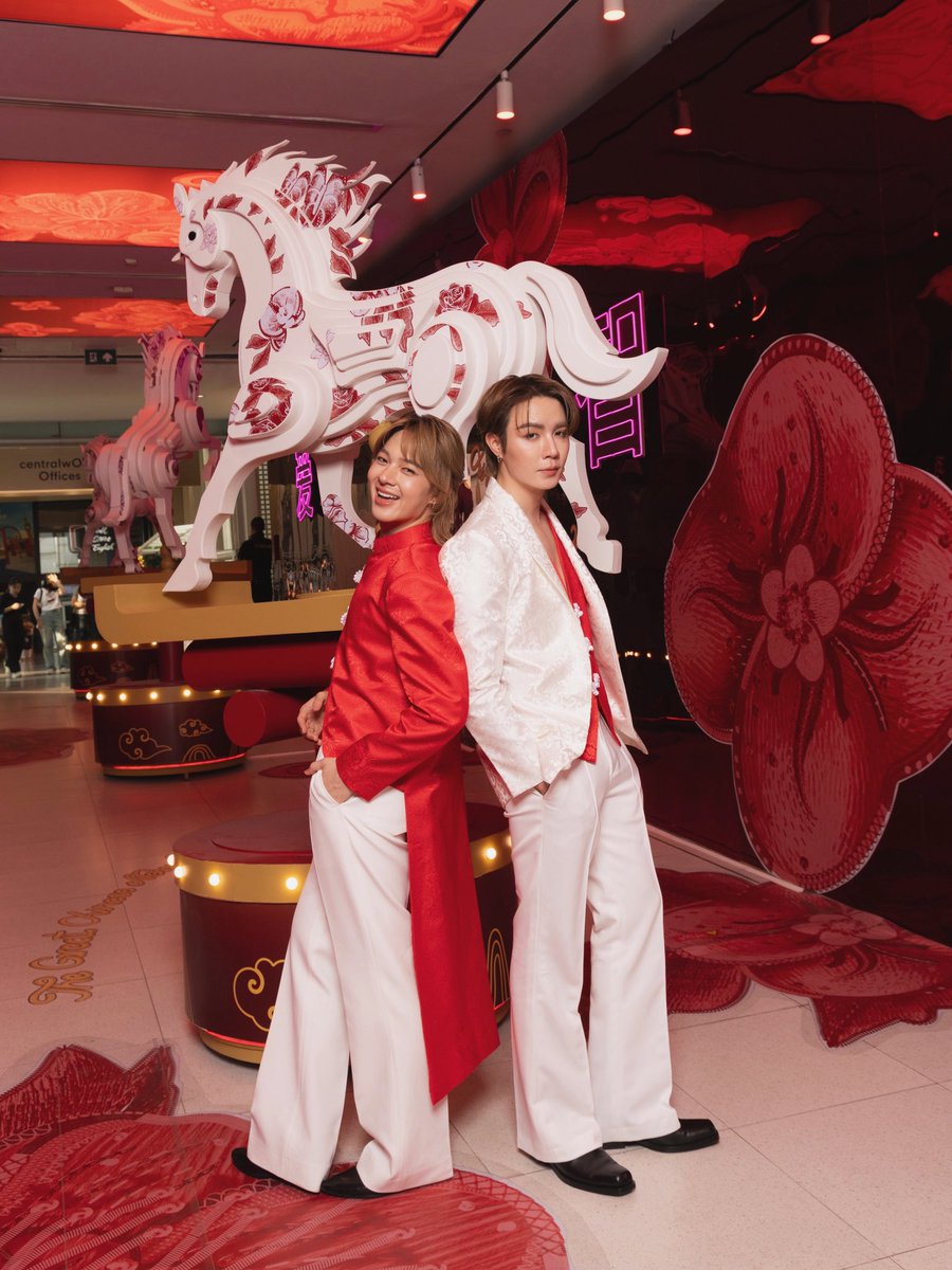 ทุกคนน่าจะเดาออกกันแล้ว สำหรับศิลปินที่จะมาพาทุกคนเที่ยวไปกับแคมเปญ centralwOrld The Great Chinese New Year 2026 ซึ่งก็คือ "ซี-นุนิว" นั่นเอง 🧧🥰

เตรียมตัวรอชม Official Photo &amp; VDO ที่ทั้ง 2 คนจะพาไปถ่ายรูปสวยๆกับจุดแลนด์มาร์กปีม้าไฟที่เซ็นทรัลเวิลด์ กันได้เร็วๆ นี้ 🐎❤️