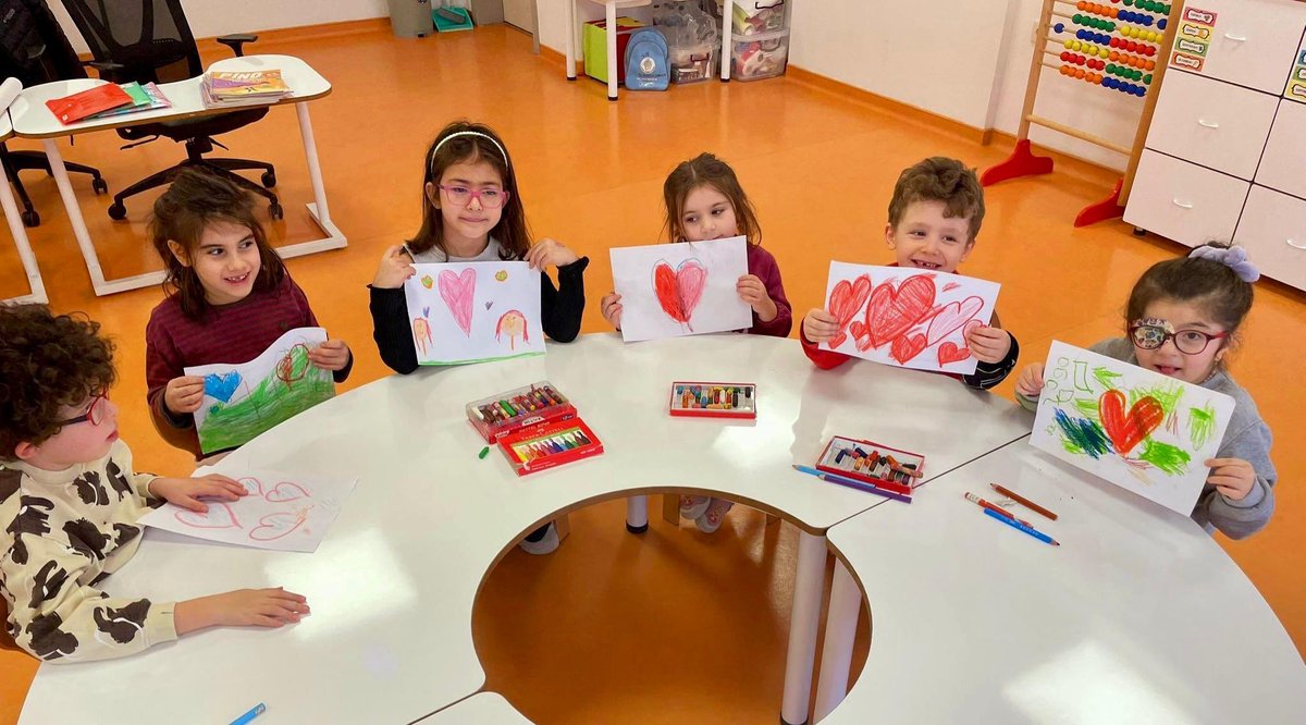 ❤️ Sevgi Engel Tanımaz!

14 Şubat Sevgi Günü’nde Engelsiz Çocuk Gündüz Bakımevimizde paylaşmanın, dayanışmanın ve gülümsemenin en güzel hali yaşandı. 💙

Minik kalpler sevgiyle buluştu, umut büyüdü.
Çünkü sevgiyle aşamayacağımız hiçbir engel yok.