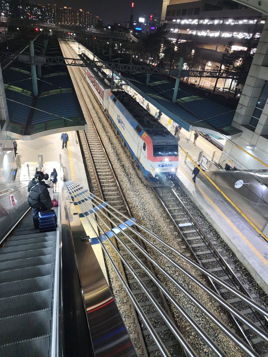 유타이 tweet media