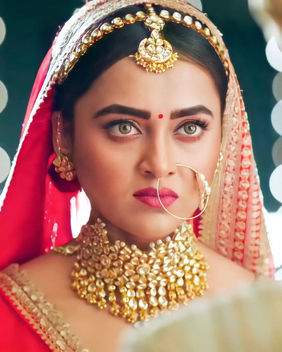 LifeSchoolhindi's tweet photo. Beautiful ❤
#Pratha ✨
#Tejasswiprakash #Naagin6 https://t.co/AX0IbhZ6c8