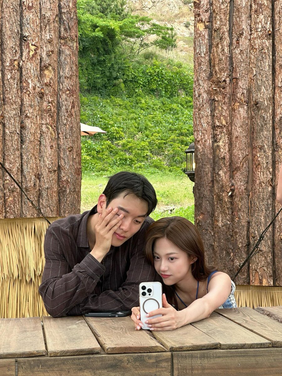 i would love to be a part of this photo loke i wanna squeeze my inside in the center

#singlesinferno5