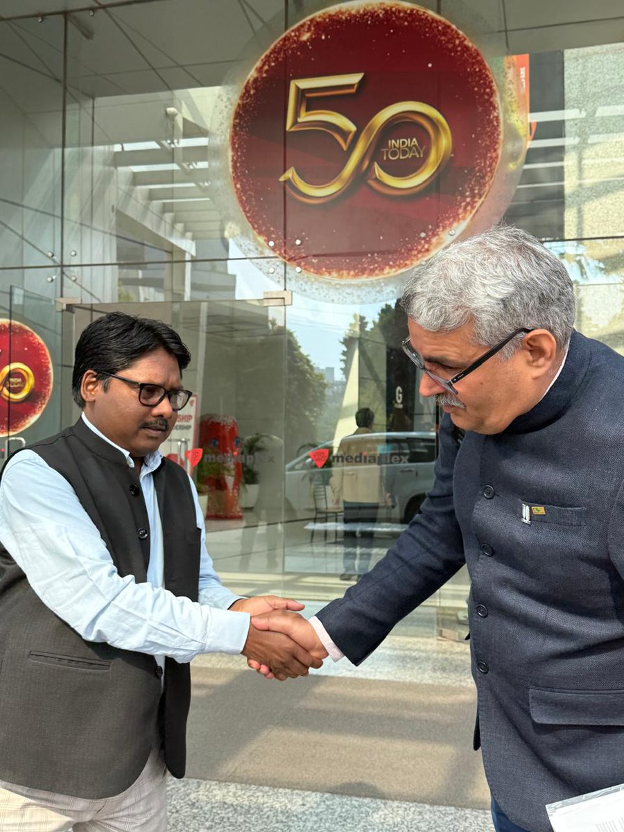 BISA__India's tweet photo. In conversation for India's Farmers!
@MGathala_CIMMYT recorded a podcast with
@Prakashnw18 @KisanTakChannel discussing farmers’ challenges, CIMMYT’s contribution to India’s agri sector, & innovations driving sustainable transformation.
Stay tuned!
#CIMMYT #Agripodcast https://t.co/6pqRkLRHJt