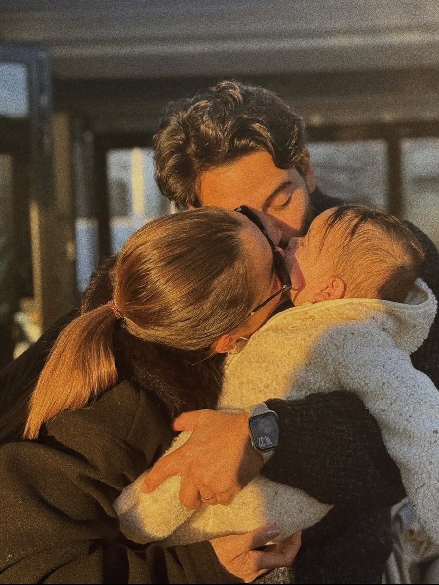 ᥫ᭡نون‌خٰامِه‌ای tweet media