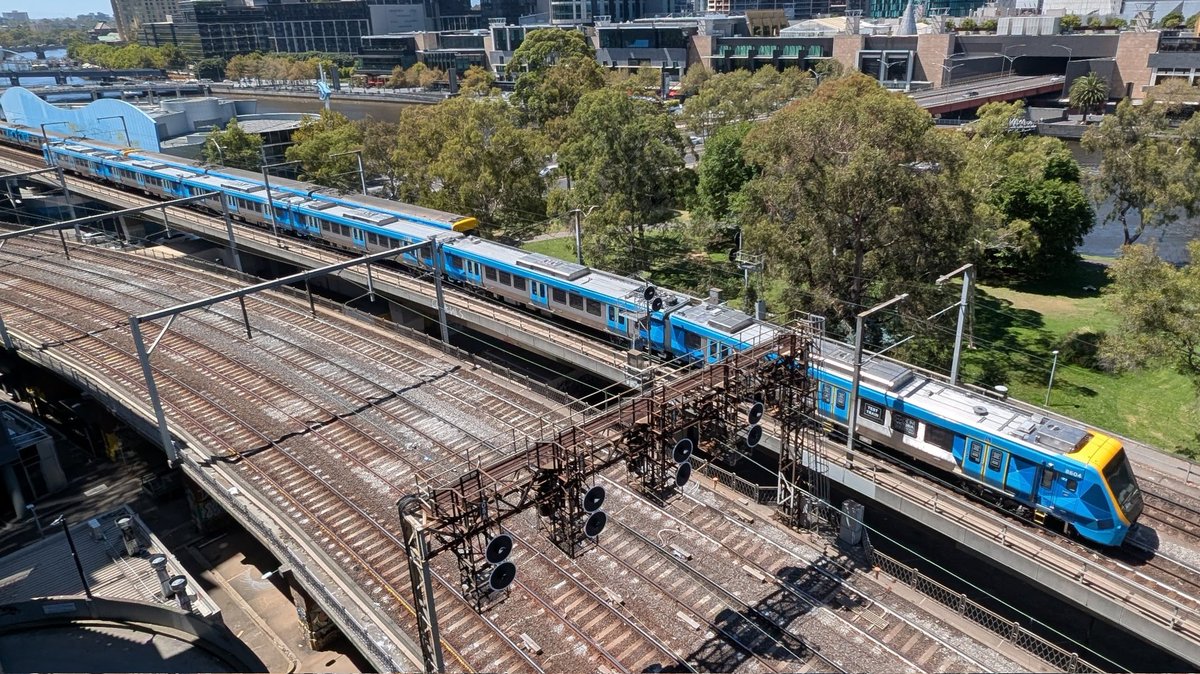 frogamic's tweet photo. Unreleased Xtrapolis 2.0 train spotted running east on Flinders Viaduct last week https://t.co/RLQ9ORDbVa