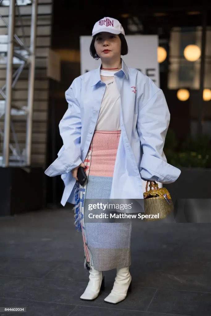 เผื่อใครมาไม่ทันเรื่องว่ารูปนี้คืออะไร อีป้าคนนี้คือ “Art di ไอลิท” = คนก๊อปงานมินฮีจิน

ชีโพสรูปนี้ตอนที่มินฮีจินแถลงข่าวนิวจีนโดนก๊อปงาน(+ออดิทเก๊ลงเพื่อไล่ทีมงานนจ.ออกทุกคน ในตอนที่น้องกำลังจะคัมแบค)

โดนแฉแล้วดิ้นใหญ่แต่ไม่เคยหยุดใส่elements ให้เหมือนนิวจีน ด้านๆ เลยล่ะ