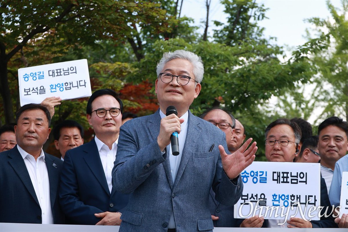 송영길의 귀환.

합당이 아니고 무죄증명 해서 민주당으로
다시 돌아오겠다는 약속을 지킴.

멋진 귀환이다.