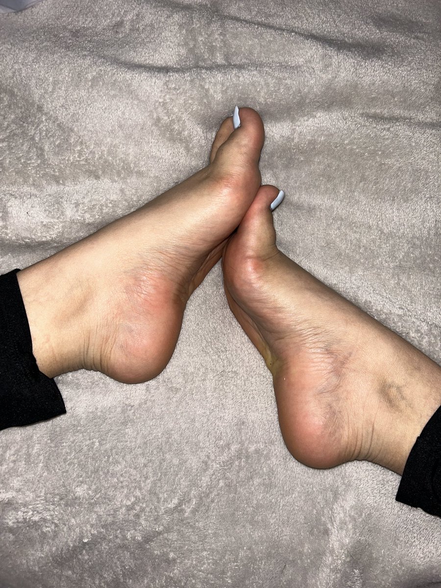 BrattyMariXO's tweet photo. Goodnight you goons 😇💤
#feetmodel #soles #pinkfeet #feetfetish #whitetoes https://t.co/3VyWRGAIxV