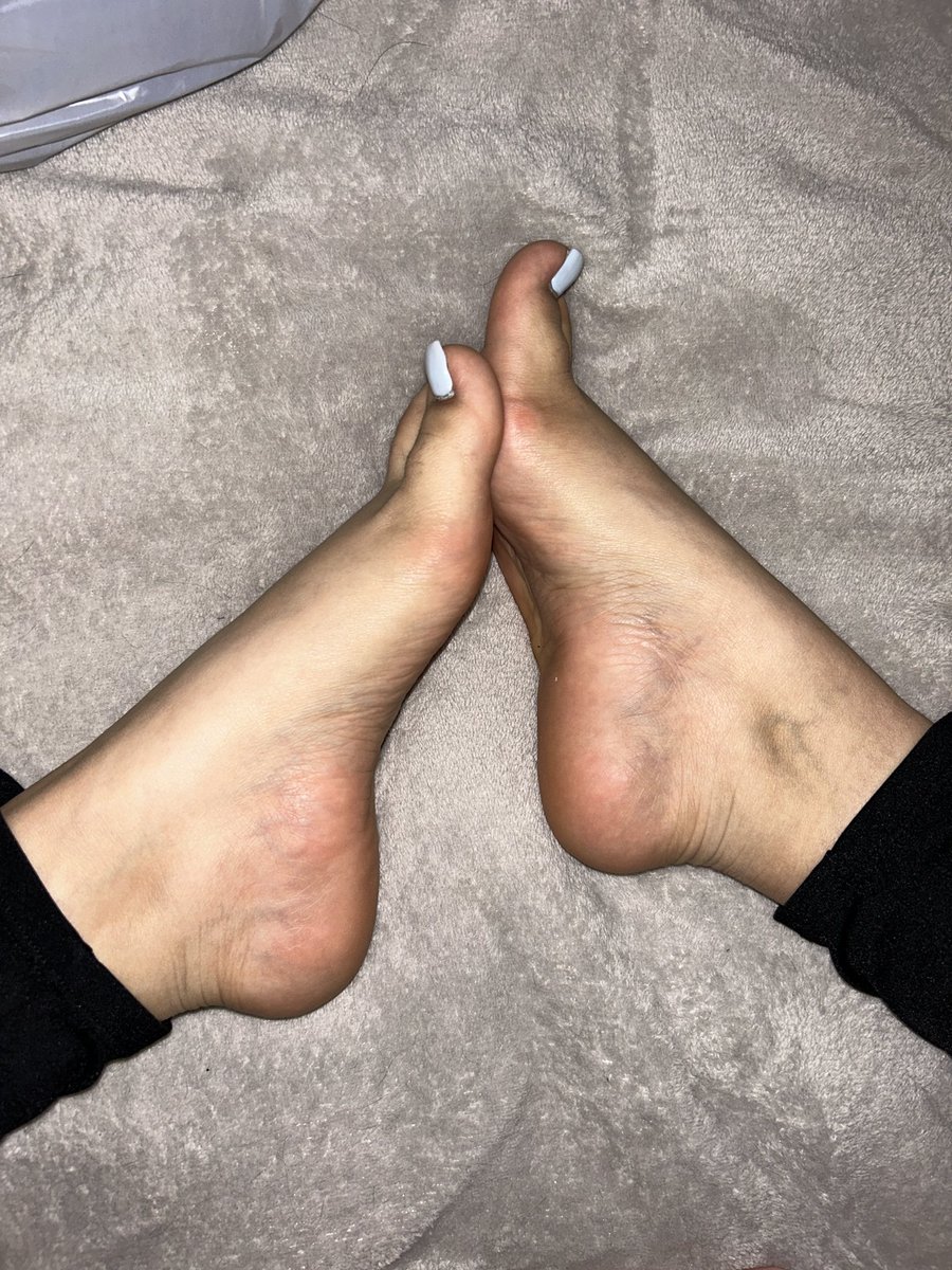 BrattyMariXO's tweet photo. Goodnight you goons 😇💤
#feetmodel #soles #pinkfeet #feetfetish #whitetoes https://t.co/3VyWRGAIxV
