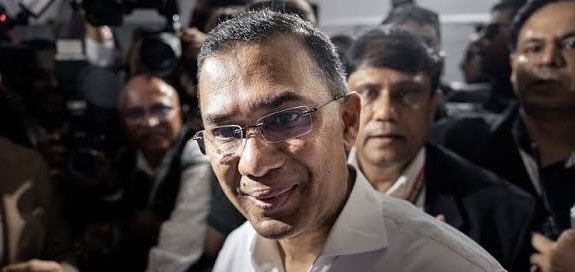 DemLensX's tweet image. BREAKING:
After 17 Years In Exile, Bangladesh's Tarique Rahman Set To Become PM.

Tarique, who returned to the country after 17 years in exile in the UK, has been elected from both Dhaka-17 and Bogura-6, according to unofficial results from the Election