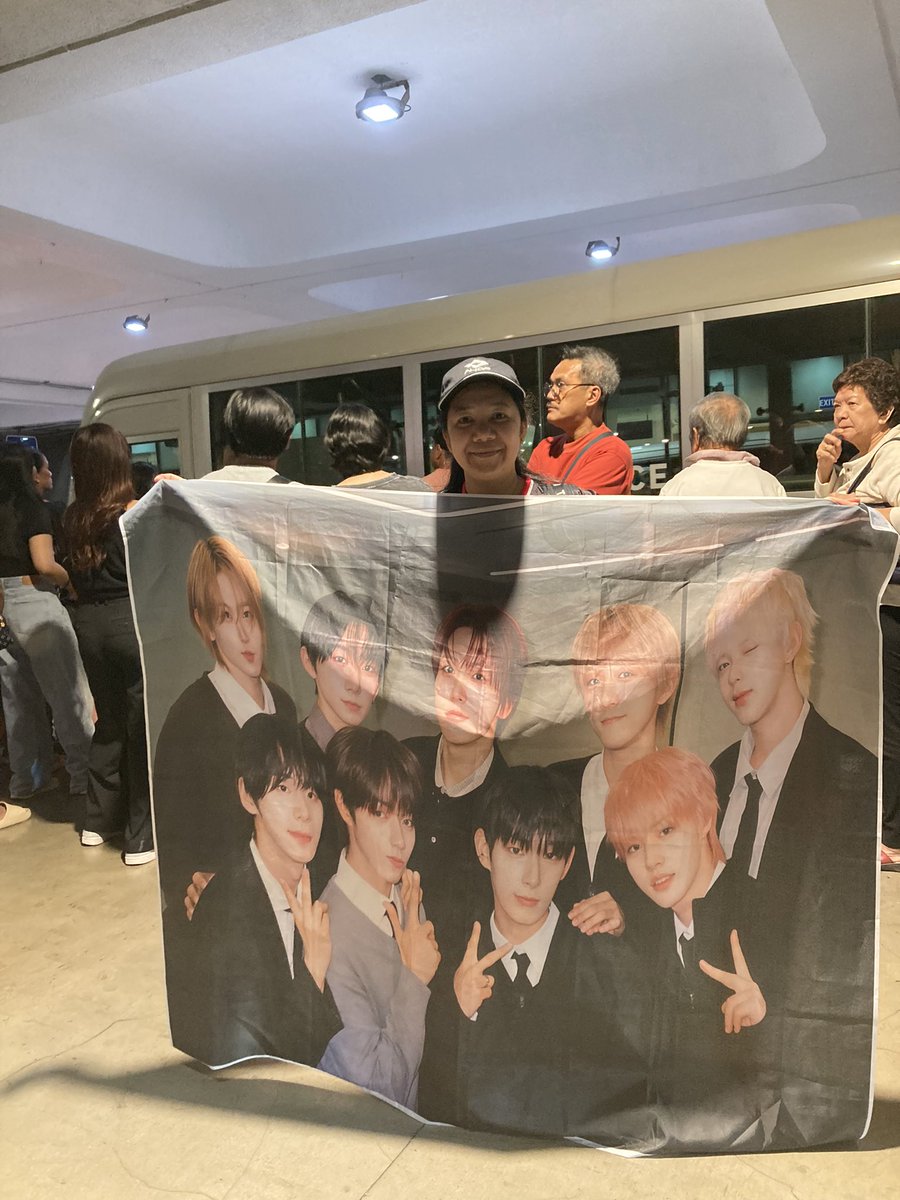 Ahof JL_101 tweet media