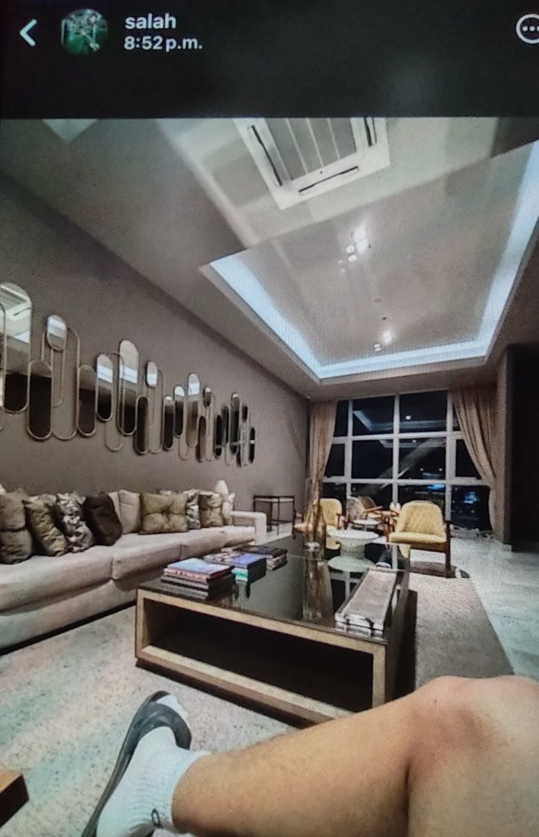 Replica_Tweets's tweet image. Otra para @salomonj 

Con la novedad, de que su sobrino #Salah se le dió por compartir su nuevo depa en la CDMX, en el exclusivo #ParkPedregal; suertudo el niño, dice que fue un detalle de la tía Irma.

El depa ronda los austeros 10 mdp, y va con camioneta Audi

Esa primavera🤡