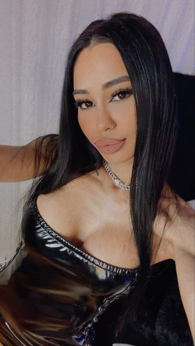 a.xandra tweet media