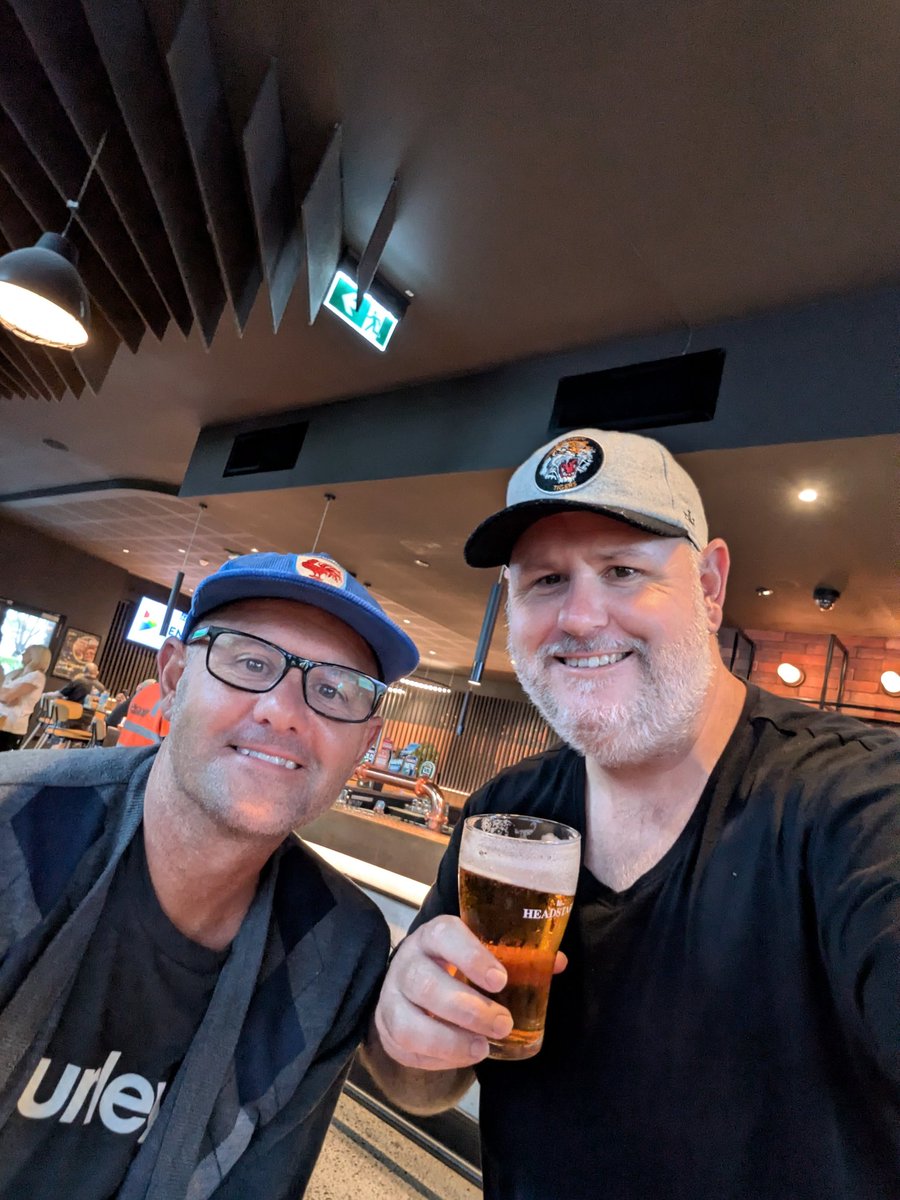 amity075's tweet image. Our old man would of been 78 today. VB's all day 🍻 #vb #happybirthday