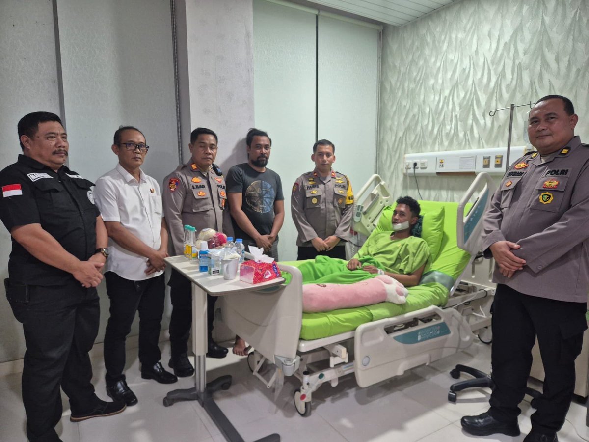 Wujud Kepedulian, Wakapolres Kukar Jenguk Personel Yang Sedang Sakit

#polri #divhumas #poldakaltim #polriuntukmasyarakaty